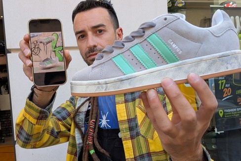 L’Arte ai Piedi: Il Racconto del Custom Live