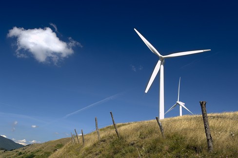 Eolico: “frenare abusivismo energetico in Puglia”