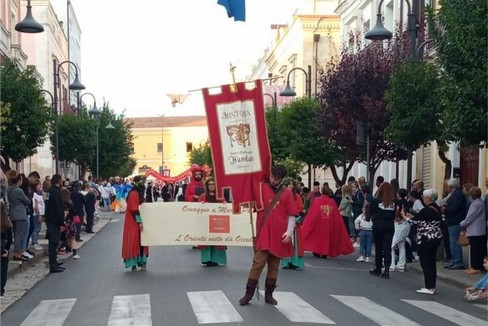 Historia: si scaldano i motori