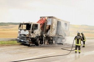 camion in fiamme