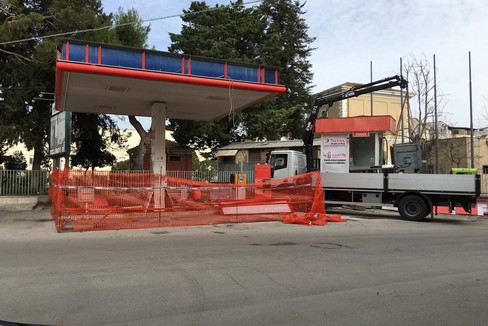 impianto carburanti via spinazzola