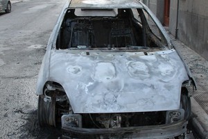 macchina bruciata