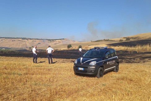 Due incendi avvolgono la città