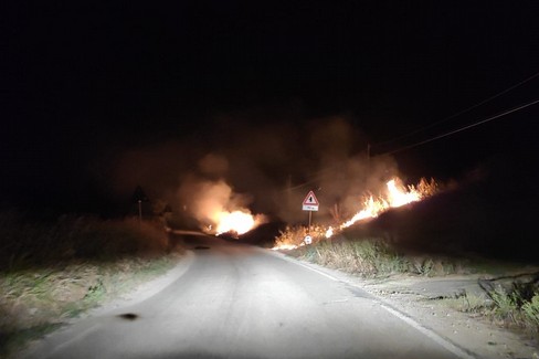 incendio strada Chimienti -San Mauro
