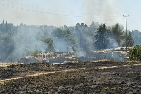 Incendio nei pressi della zona archeologica Padre Eterno