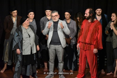 Teatro: tutti in piedi per "La Cattedrale "