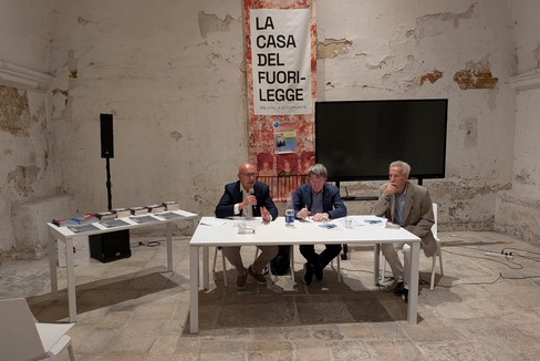 Alla Casa del Fuorilegge riflessioni su pace e guerra