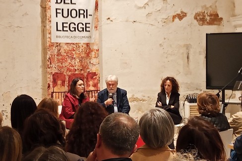 “Il dono dell’amore”: letteratura, passione e impegno civile alla Casa del Fuorilegge