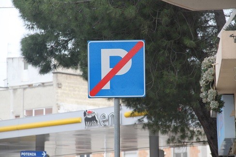 Segnale inesistente a Gravina