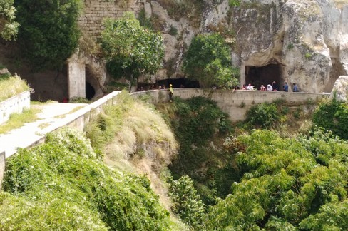 Soccorso un ragazzo precipitato nella gravina