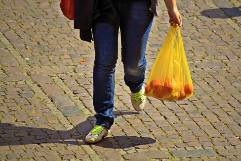 Sacchetti di plastica vietati, controlli nei Comuni del Parco