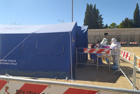 Postazione per i tamponi ad Altamura