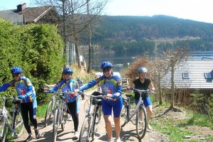 ragazzi in bici