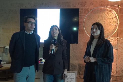 Calderoni Martini Resort:  "Weaving Connections " Eleonora Dafne Arnese, Responsabile marketing Calderoni Martini Resort; del patron della masseria Calderoni Martini, Francesco Dipalma;