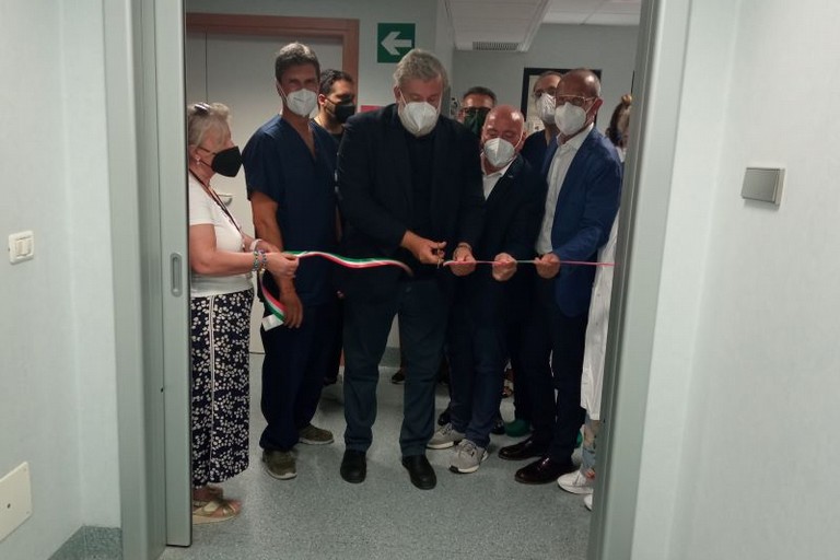 Ospedale Perinei, M.I.Cro. Italia dona colonna endoscopica