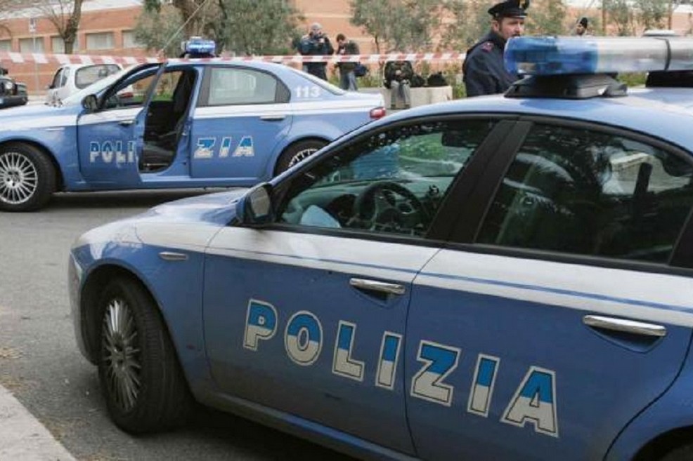 A gravina i controlli della polizia per una estate sicura Della polizia