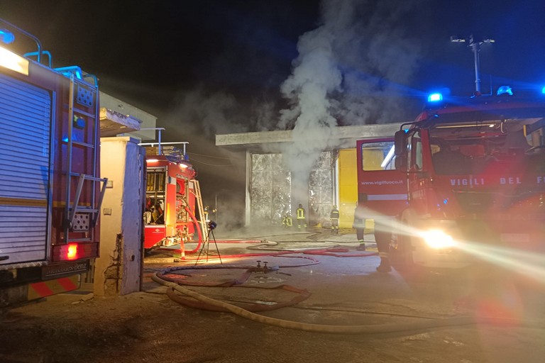 spugnificio in fiamme