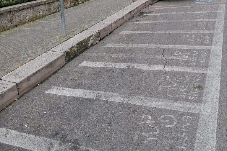 stalli e segnaletica bike sharing.jpg