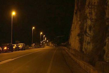 strada sera illuminazione