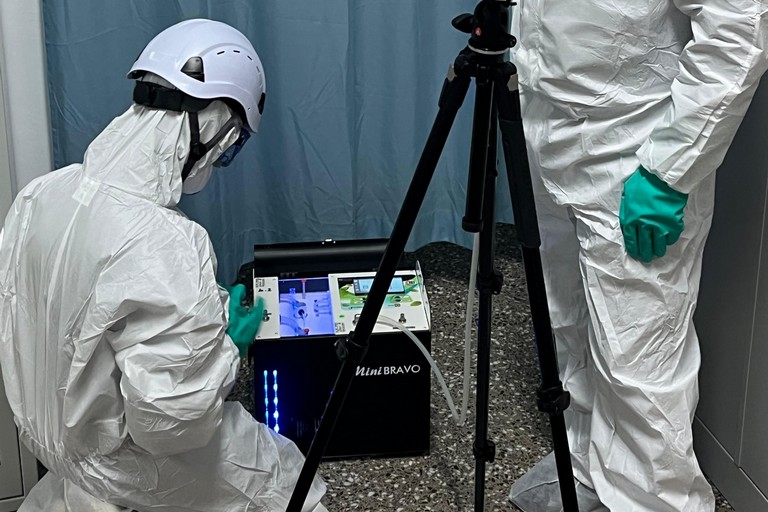 Tecnici ASL Bari - campionamento amianto (4).jpeg