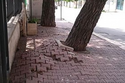 marciapiede pericoloso via tripoli